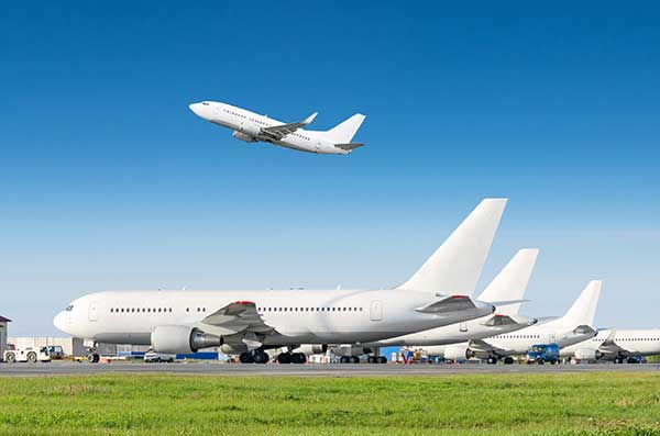 Energy News | U.N. Airline Emissions Reduction | Airplane Taking off