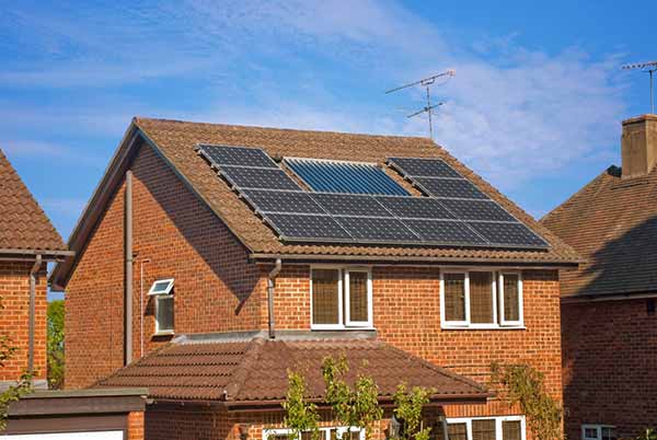 U.K. Homeowners Decarbonization | Image of Solar Panels
