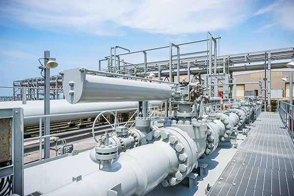 Oil Investments stockpile of gas | image of oil piping