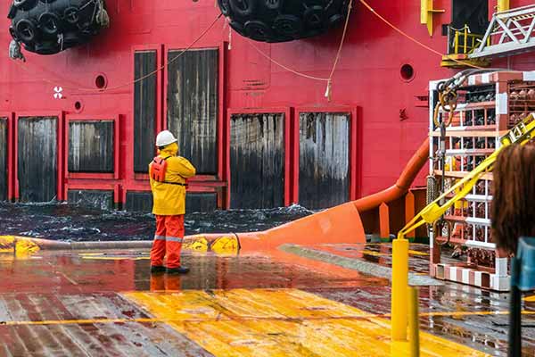 ExxonMobil | Image of Worker in Front of Hydrocarbon Reserves