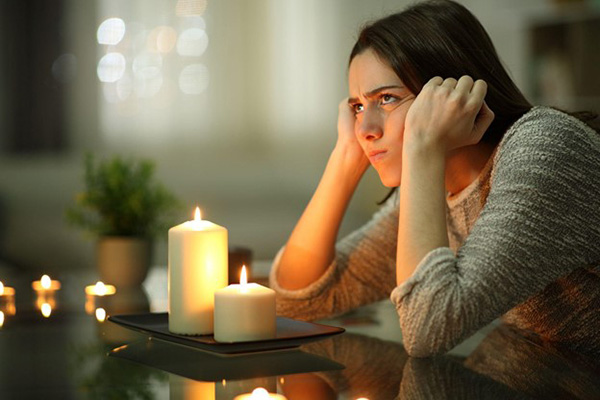 Girl Thinks About Advantages of Power Meter Limiters